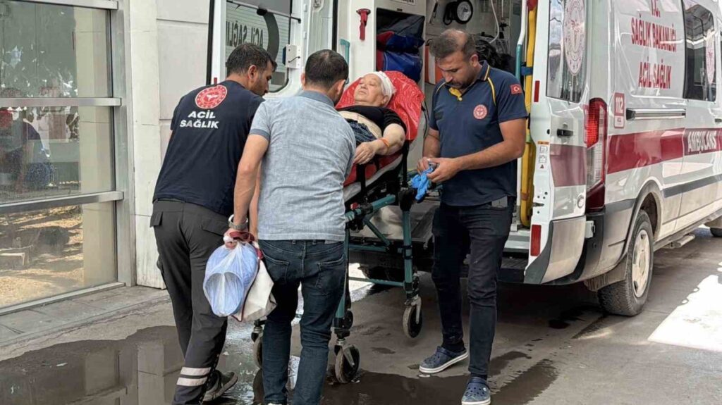 Adıyaman’da 65 yaşındaki kadının elinden düşen bıçak sağ ayağına saplandı